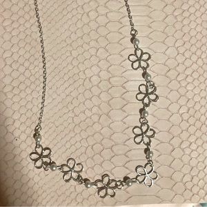 2 piece sliver flower necklace and earrings set